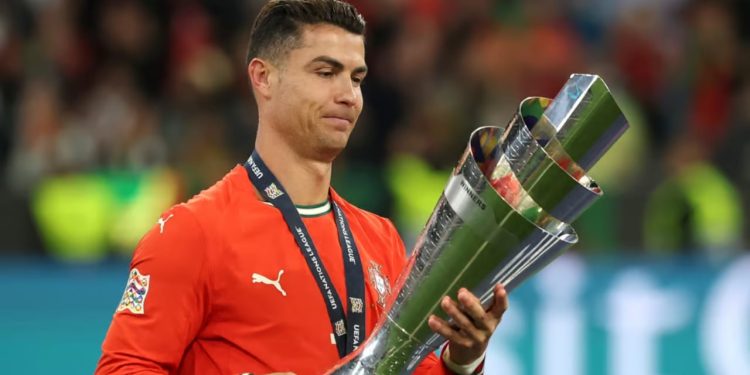 Ronaldo përballet me Georginën dhe familjen e tij: Portugezi shpreh se do të vazhdojë të luajë futboll, pavarësisht se koha po e kufizon.