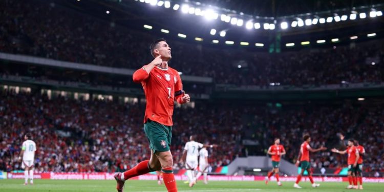 Ronaldo shënon dy gola dhe vendos rekord të ri në Kualifikueset e Botërorit, duke dëshmuar se mosha është thjesht një numër.