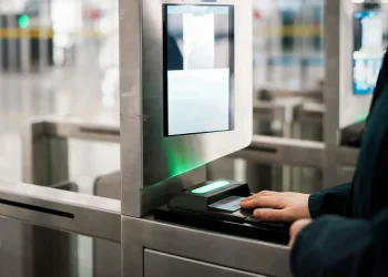 Rregullime për udhëtarët jashtë Bashkimit Evropian: Evropa eliminon vulat në pasaporta, ja si do të zhvillohen inspektimet në kufi.