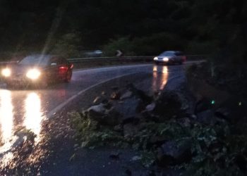 Rrëshqitje dheu dhe ndërprerje energjie, reshjet e mëdha të shiut shkaktojnë vështirësi në Kukës.