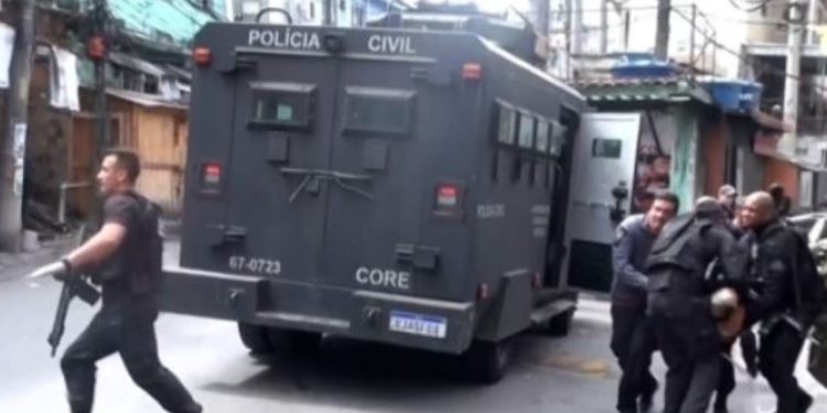 Rritet numri i viktimave në Rio de Janeiro, 130 të vdekur pas përplasjeve të dhunshme midis qytetarëve dhe forcave të policisë.