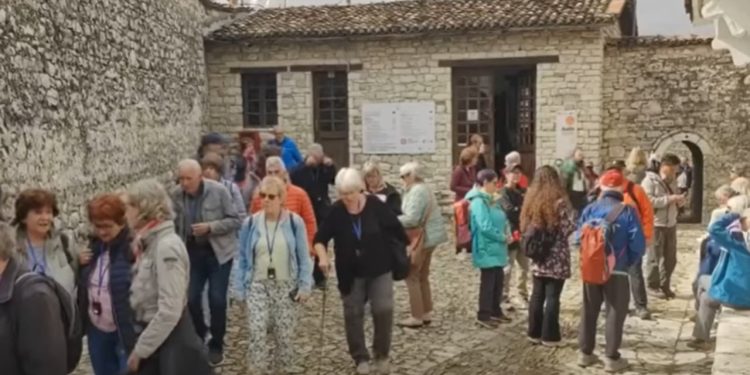 Rritje e Fluksit Turistik në Berat: Numri i Vizitorëve Njësoj në Rritje, Muzeu “Onufri” Si Destinacion Kryesor