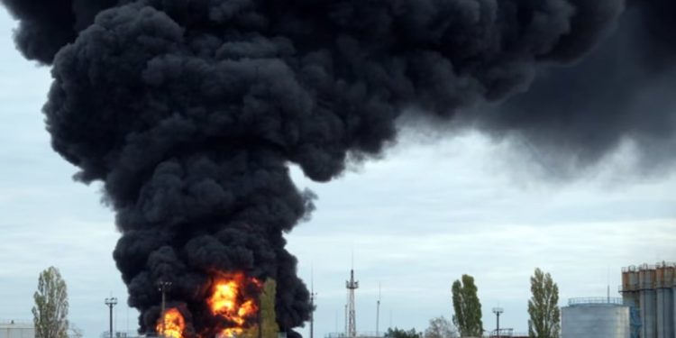 Rusia sulmon infrastrukturën e gazit në Ukrainë, ndërsa Zelenskyy zhvillon një takim me Trump në Uashington për raketat Tomahawk.