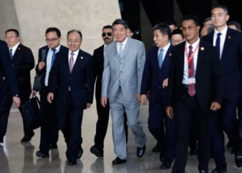 SHBA dhe Kina fillojnë bisedimet tregtare në Malajzi; Trump në drejtim të Azisë, takimi vendimtar me Xi Jinping nën pritje.