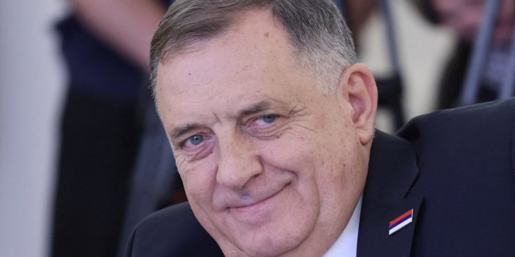 SHBA-të anullojnë sanksionet për katër bashkëpunëtorë të Dodikut.