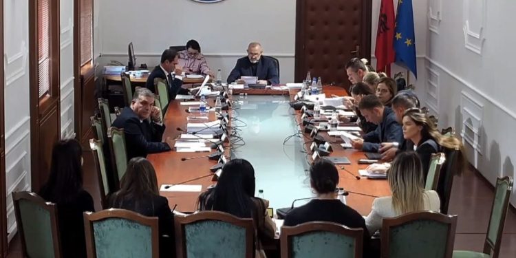 “SPAK të rishikojë vendimet për arrestim” / PS miratoi e vetme rezolutën mbi punën e Prokurorisë, ndërsa PD shprehu opozitë.