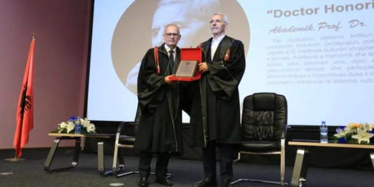 Sabri Hamiti mori titullin “Doctor Honoris Causa”, Gjekmarkaj: Ai ia dedikoi jetën lirisë dhe pavarësisë së Kosovës.