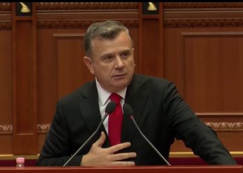 "Saliu është dhëndri i Serbisë, duke i shërbyer asaj" / Balla përgjigjet opozitës në Kuvend: Pse tifozët serbë e thërrisnin emrin e tij në Leskovac?