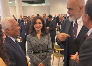 Samiti i EPC në Kopenhagë: Spiropali takohet me Zelenskyn për të shprehur mbështetje për Ukrainën dhe përfshirjen e sigurisë si prioritet.