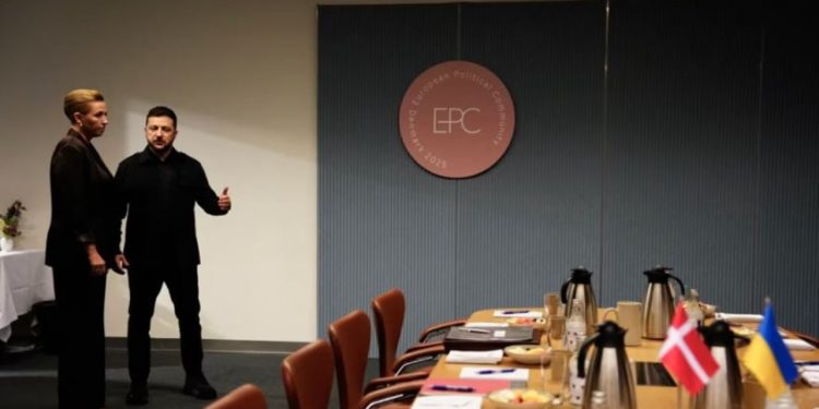 Samiti i Komunitetit Politik Evropian në Kopenhagë, me pjesëmarrjen e 45 liderëve, përqendrohet në sigurinë, situatën në Ukrainë dhe çështjet e migracionit.