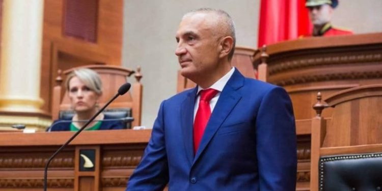 Seanca për ish-presidentin Meta shtyhet për shkak të mungesës së avokatit të Kryemadhit, ndërsa SPAK paraqet prova të reja.