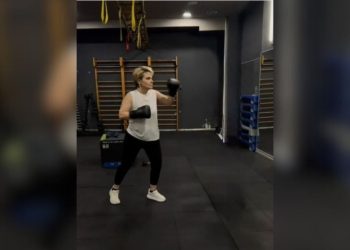 Seanca u shty për shkak të bojkotit, Kryemadhi dërgon mesazhin nga palestra: Avokat, përshëndetje, ligji duket...