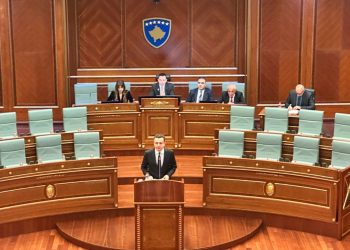 Seancë e jashtëzakonshme në Kuvendin e Kosovës: Kurti paralajmëron rrezikun e zgjedhjeve të reja pa buxhet.