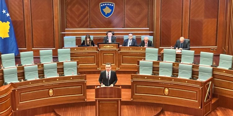 Seancë e jashtëzakonshme në Kuvendin e Kosovës: Kurti paralajmëron rrezikun e zgjedhjeve të reja pa buxhet.