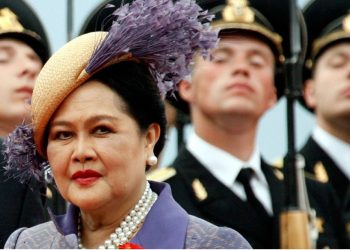 Shkëlqimi dhe eleganca e saj magjepsi botën, Mbretëresha Sirikit e Tajlandës ndërron jetë.