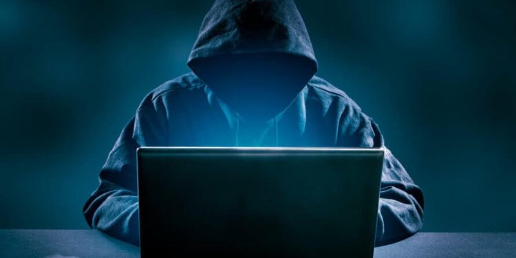 Shkëputet rrjeti i hakerëve që kishin krijuar 49 milionë llogari false dhe përdornin 40 mijë karta telefonike për mashtrime dhe vjedhje.