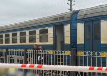 Shpërthim në një stacion treni në Ukrainë, katër të vdekur, përfshirë autorin e sulmit.