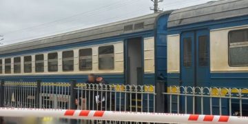 Shpërthim në një stacion treni në Ukrainë, katër të vdekur, përfshirë autorin e sulmit.