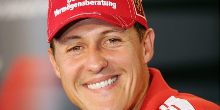 Shpresë për Michael Schumacher: I pari gjest publik nga legjenda e Formula 1, 12 vjet pas aksidentit tragjik.