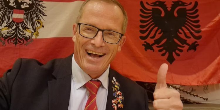 “Shqipëria duhet të anëtarësohet në BE para vitit 2030”/ Aktivisti austriak deklaron për Top Channel: Reforma në Drejtësi është prioritare.