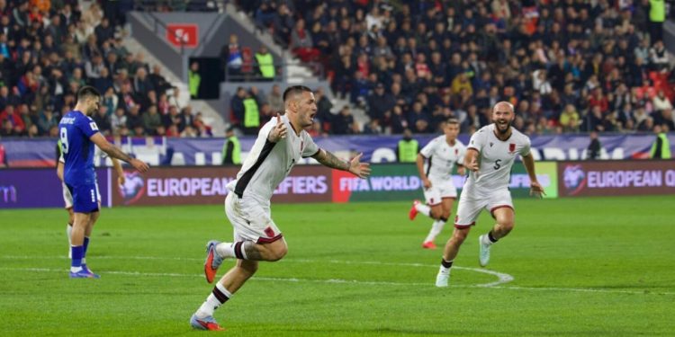 Shqipëria në konkurrencë për një pozicion në Botërorin e vitit 2026, portal i njohur analizon mundësitë e kuqezinjve për të triumfuar në këtë turne.