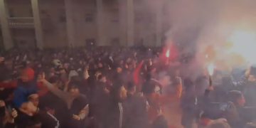 Shqipëria triumfon ndaj Serbisë në terrenin e saj, festa shpërthen në Tiranë (Video)