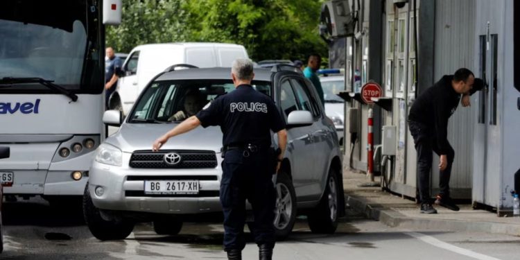 Shtetasi serb arrestohet pas sulmit ndaj policisë kosovare në pikën kufitare të Jarinjës