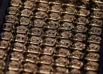 Shtrenjtohet çmimi i arit në Shqipëri, duke arritur mbi 4300 dollarë për onz për shkak të ndryshimeve në bursat ndërkombëtare.