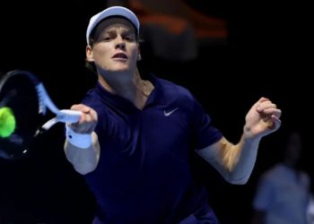 Sinner në qendër të debateve, heq dorë nga Kupa Davis, por pranon pjesëmarrjen në një ngjarje të sponsorizuar.