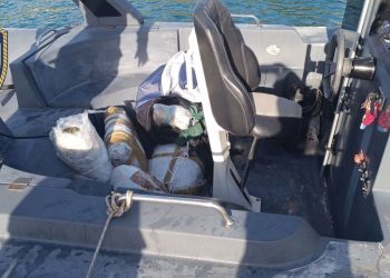 Skafi me drogë nga Saranda, zbulohen sasi shtesë në det, 135 kg të konfiskuara deri tani.