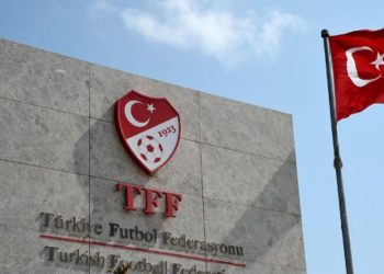 Skandal në futbollin turk: 150 arbitrave u gjenden llogari bastesh, 10 prej tyre kanë bërë baste deri në 18 mijë euro për ndeshje