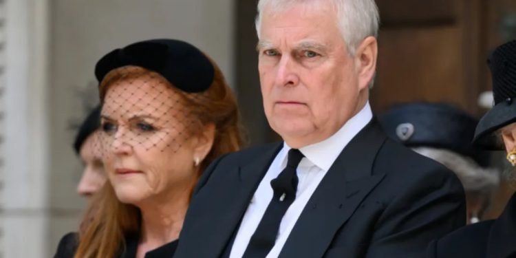 Skandali brenda familjes mbretërore, Princi Andrew anulan festimin e bujshëm për ditëlindjen e ish-gruas së tij në minutën e fundit.