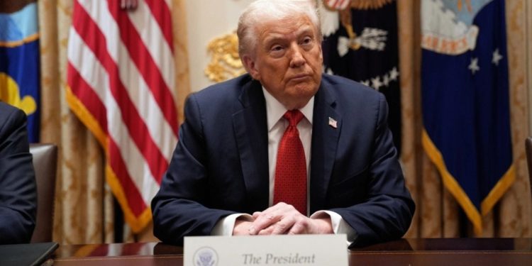 Sondazhi i Reuters tregon se mbështetja për Trump, rritet me 2% pas mbylljes së qeverisë.