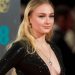 Sophie Turner lidhet me Chris Martin pas ndarjes? Aktorja e “Game of Thrones” aludohet se po zhvillon një lidhje të re.