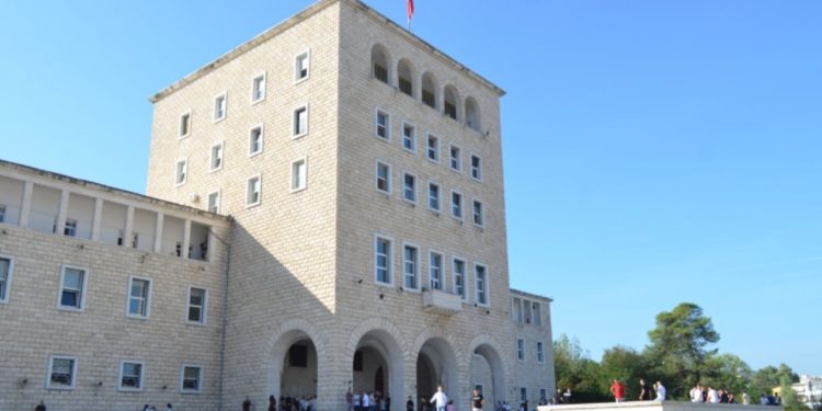 Sot fillon viti i ri akademik, me më shumë se 22 mijë studentë të regjistruar, prej të cilëve 60% do të jenë në Tiranë.