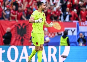 Strakosha, së bashku me Mbappe dhe Kimmich, u përfshi në formacionin ideal të mbrëmjes, duke fituar një vlerësim prej 8.4.