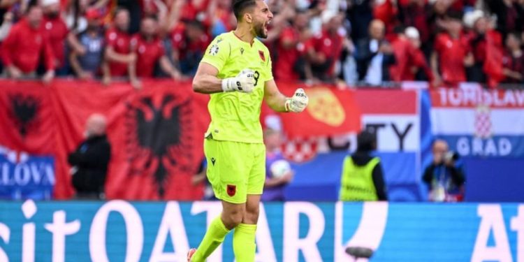 Strakosha, së bashku me Mbappe dhe Kimmich, u përfshi në formacionin ideal të mbrëmjes, duke fituar një vlerësim prej 8.4.