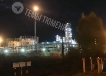 Sulm me dron në Rusi: Rafineria e naftës e goditur, 1,800 km larg kufirit me Ukrainën.