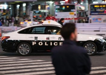 Sulm me thikë afër ambasadës amerikane në Tokio, një oficer policie pëson plagë.