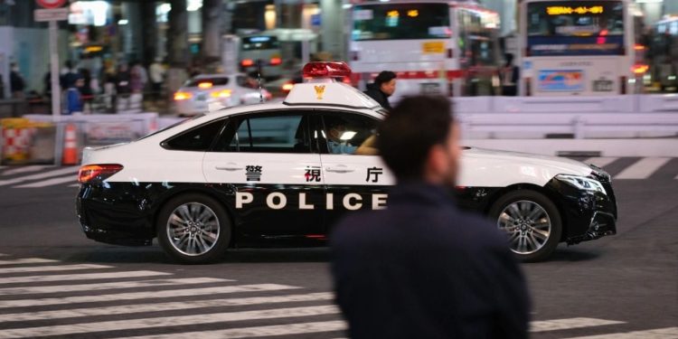Sulm me thikë afër ambasadës amerikane në Tokio, një oficer policie pëson plagë.