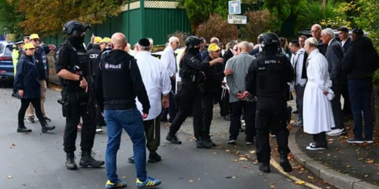 Sulmi në një sinagogë në Mançester/ Rritet numri i viktimave, dy individë humbin jetën, tre të tjerë në gjendje kritike.