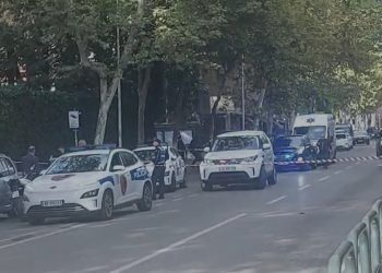 TË SHTENDA NGA ARMËN PËR SHKAK TË MASAKRËS NË GJYKATË/ Babai dhe djali po trajtohen për plagosje, raportohen detaje mbi gjendjen e tyre shëndetësore.