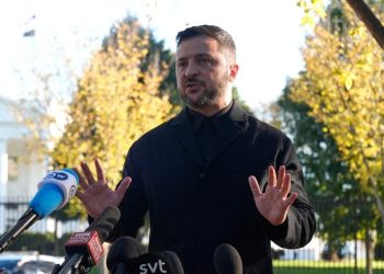 Takimi Trump-Zelensky: Presidenti ukrainas thekson bisedën mbi raketat Tomahawk, por SHBA-të shprehin dëshirën për të shmangur përshkallëzimin e konfliktit.