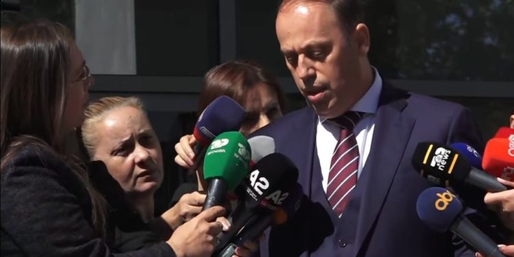 Takimi i gjyqtarëve pas vrasjes së Astrit Kalasë/ Simoni thekson se siguria në institucione është e domosdoshme: Nuk tolerohet më në këto kushte.