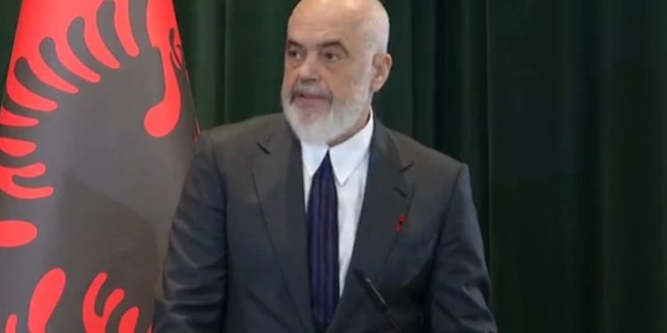 Takimi me Ursula Von der Leyen: Rama ndan bisedat me Presidenten e Komisionit Evropian, Shqipëria po ecën në drejtimin e duhur për anëtarësim në BE.