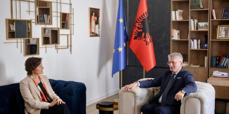 Takimi me ambasadoren zvicerane: Gjekmarkaj thekson se Parlamenti është marrë peng dhe shprehu shqetësimin për zgjedhjet e 11 majit.