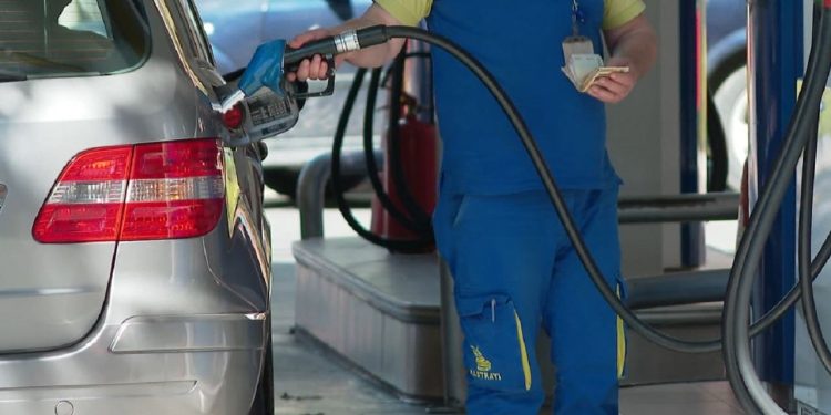 Taksa e re për naftën / Do të formohet një rezervë 90-ditore për situata krizash, qytetarët do të pësojnë rritje në çmimin e karburanteve.