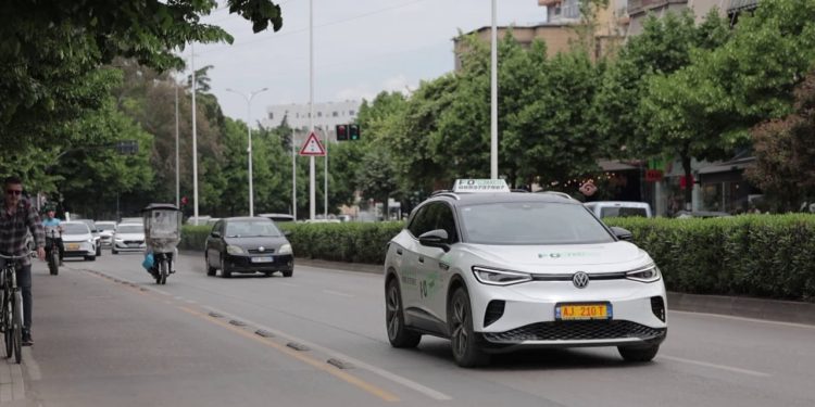 Taksat e mjeteve në e-Albania, shërbimi i ri për pagesa online, ul kohën dhe shpenzimet për qytetarët.