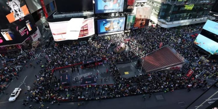 “Të Paqenë”/ Protesta e parë kundër Trump, mijëra aktivistë mbushin sheshin në New York