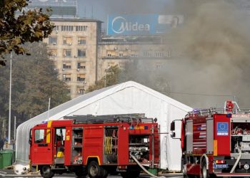 Të shtëna me armë zjarri para parlamentit serb, një person i plagosur/ Vuçiç: Akt terrorist